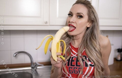 Micky Muffin – Good morning 😈 I am currently standing in the kitchen and just shoved the banana deep into my mouth
