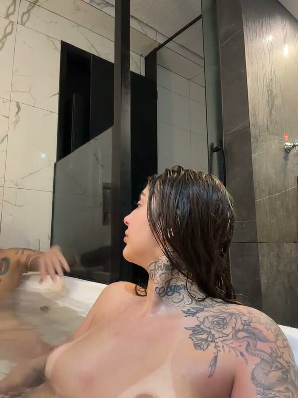 Miiabellovic nude photo 16
