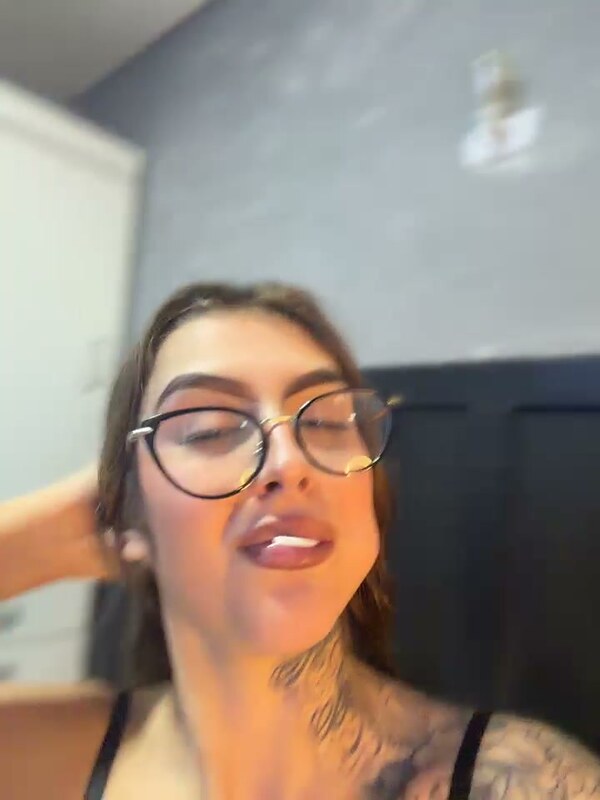 Miiabellovic nude photo 1