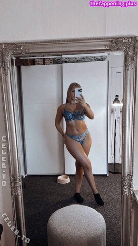 Miiileb nude photo 10