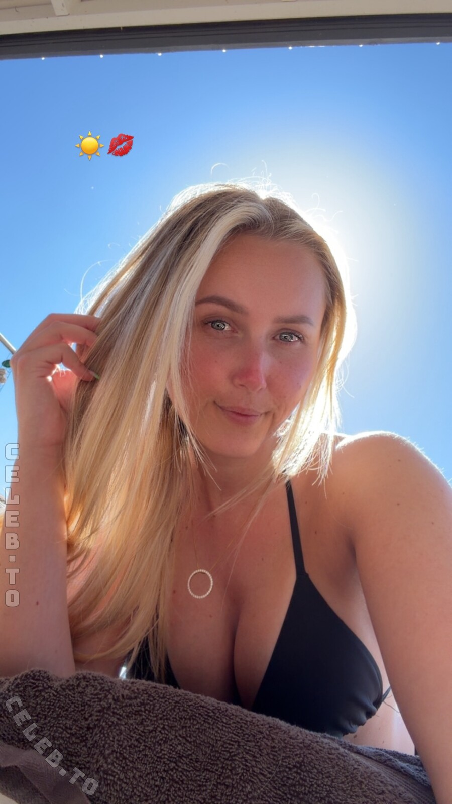 Miiileb nude photo 1