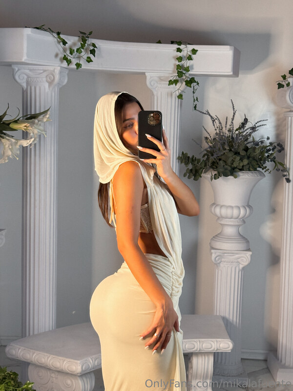 Mikaela Lafuente nude photo 5