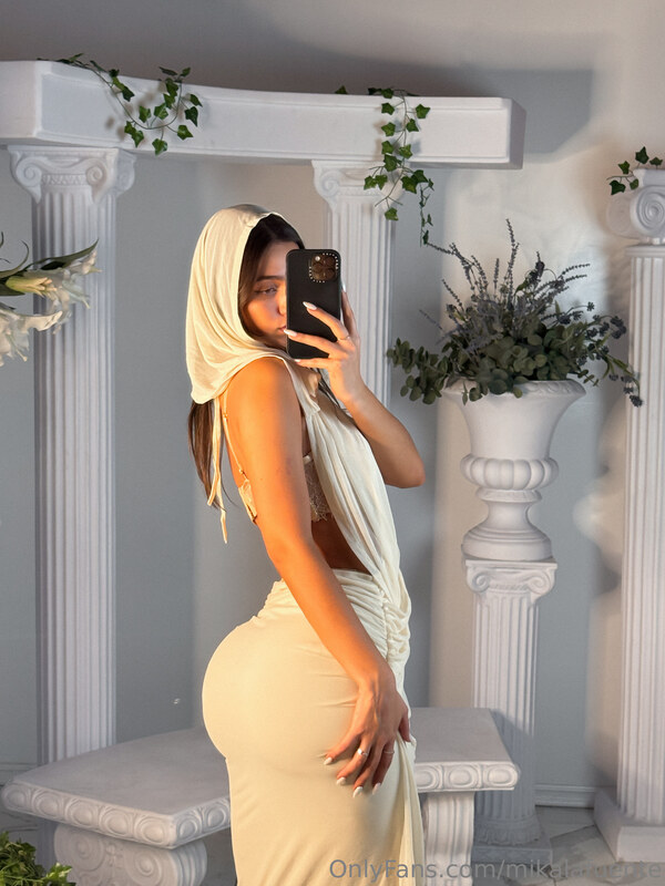 Mikaela Lafuente nude photo 6