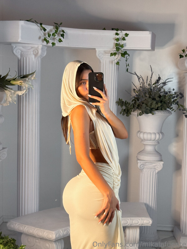 Mikaela Lafuente nude photo 7