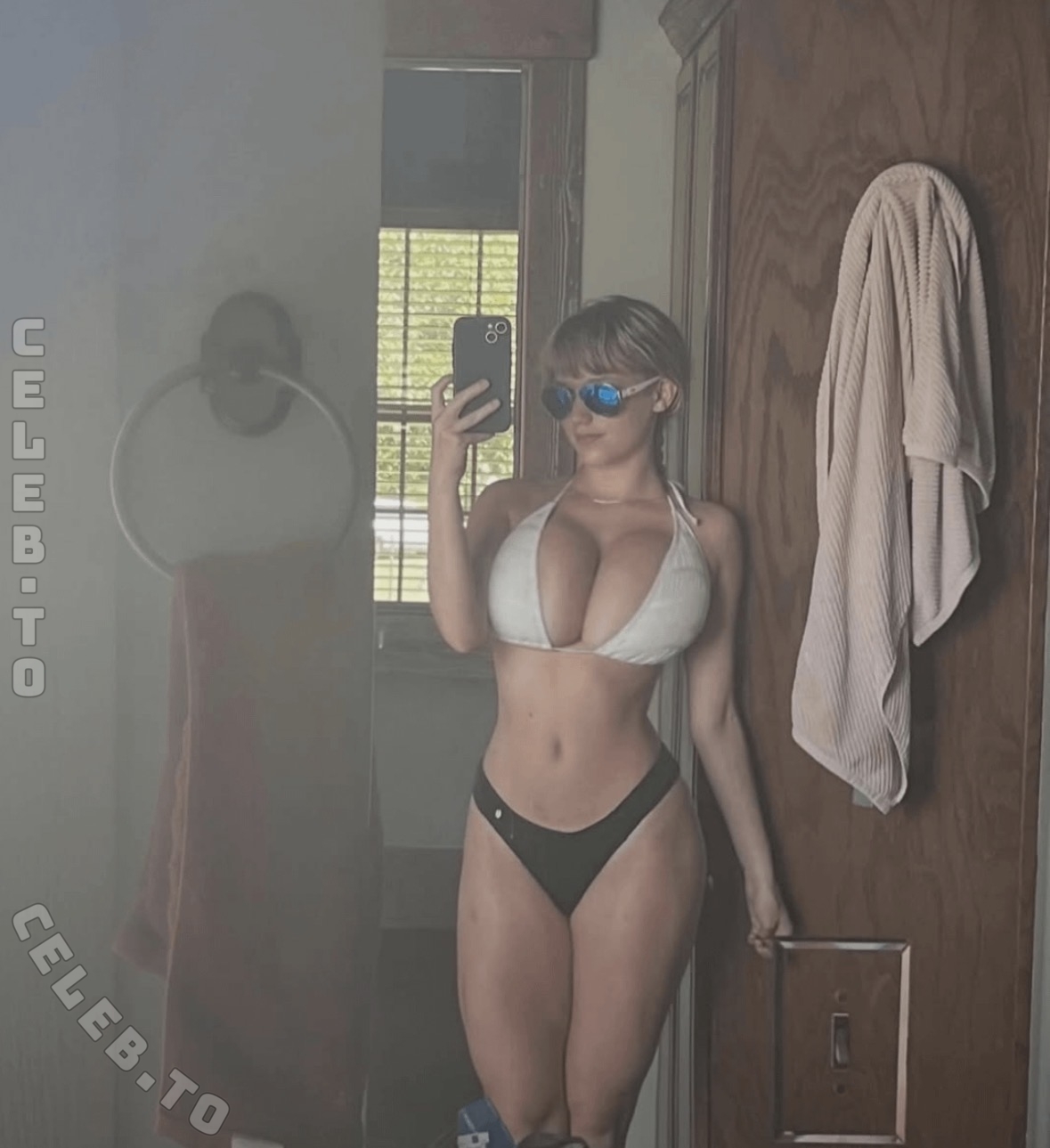 Mikahhlynn nude photo 2