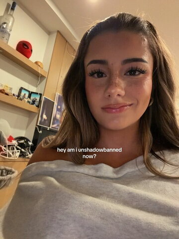 Mikayla Campinos Sexy (1 photo)