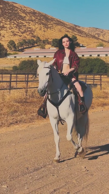 Mikey Madison nude photo 4