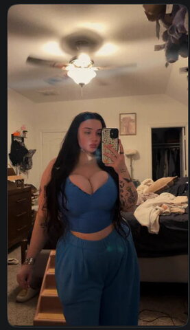 MikkiMac nude photo 1