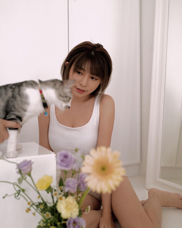 Miko Wong nude photo 4