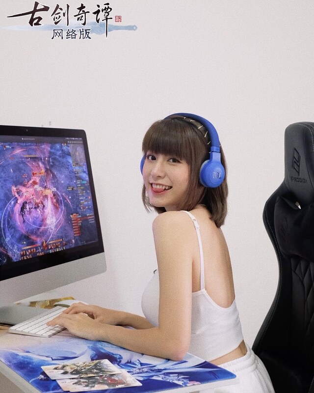 Miko Wong nude photo 3