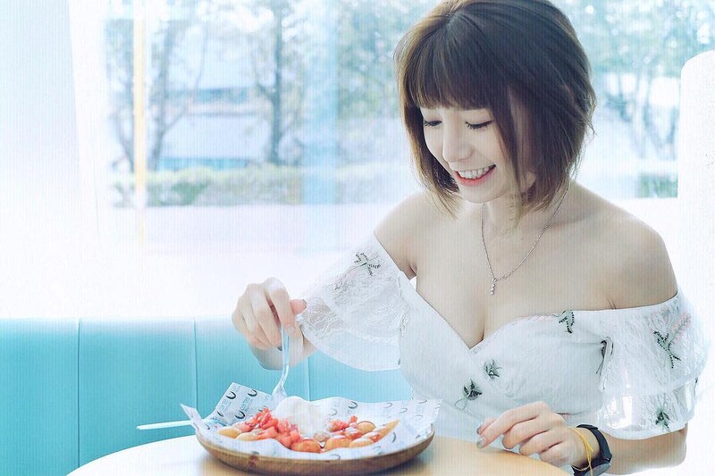 Miko Wong nude photo 12