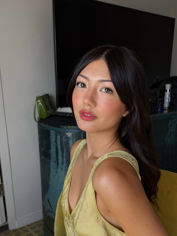 Miku Martineau nude photo 1
