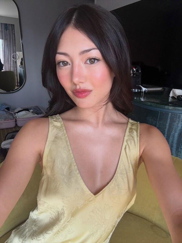 Miku Martineau nude photo 2