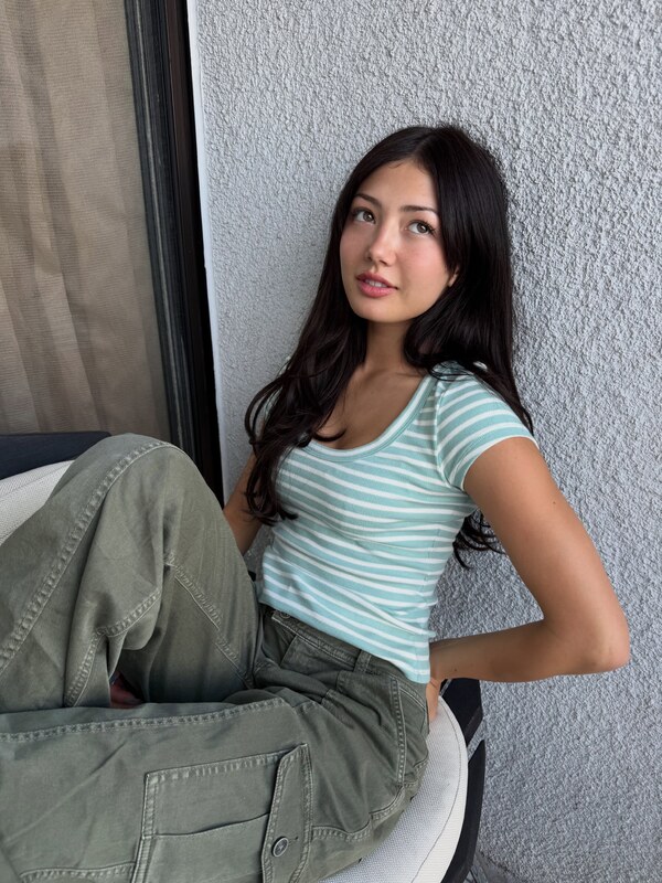 Miku Martineau nude photo 4