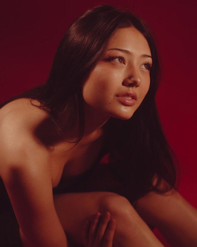 Miku Martineau nude photo 4