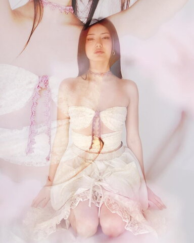 Miku Martineau nude photo 14