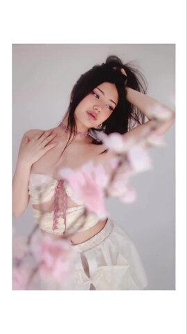 Miku Martineau nude photo 12