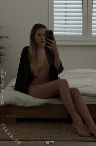 Mila Klein nude photo 4