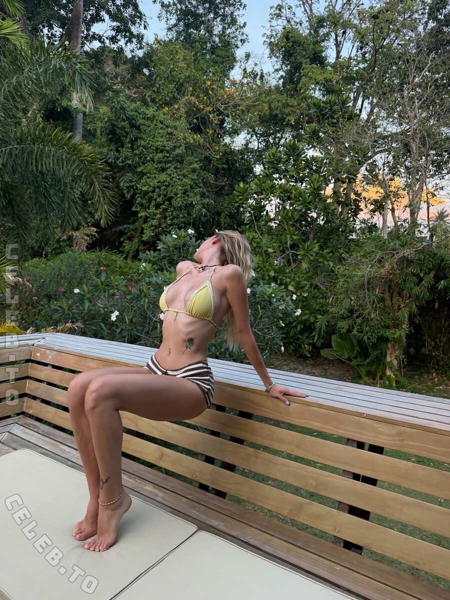 Mila Klein nude photo 16