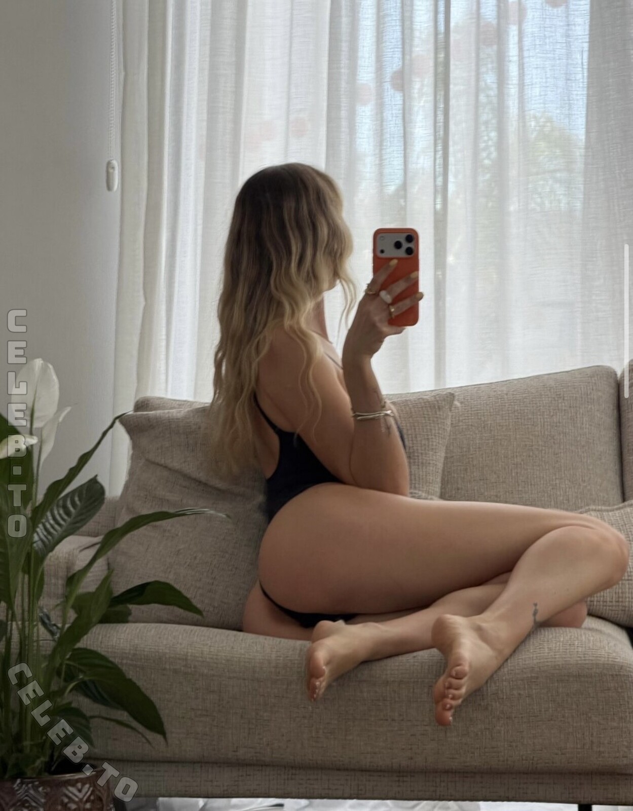 Mila Klein nude photo 4