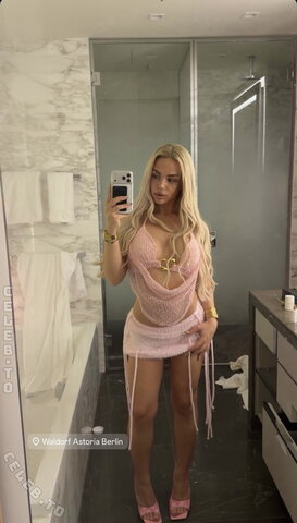 Milaneedls nude photo 3