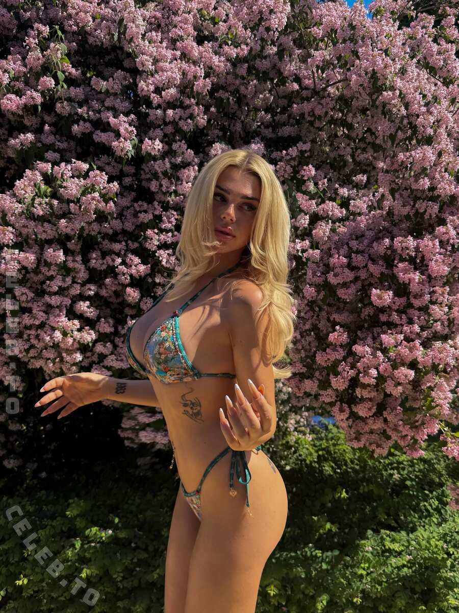 Milaneedls nude photo 2