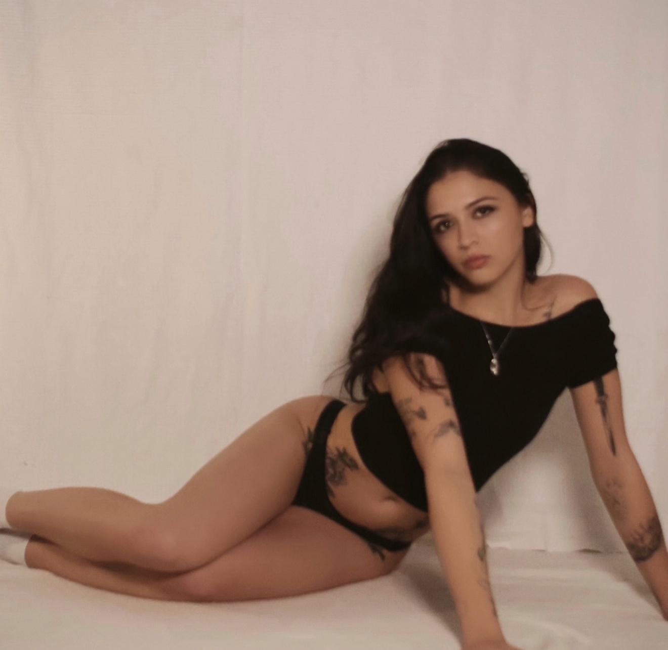 milenamsmith nude photo 17