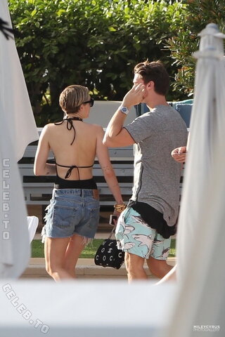 Miley Cyrus nude photo 166