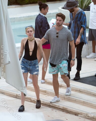 Miley Cyrus nude