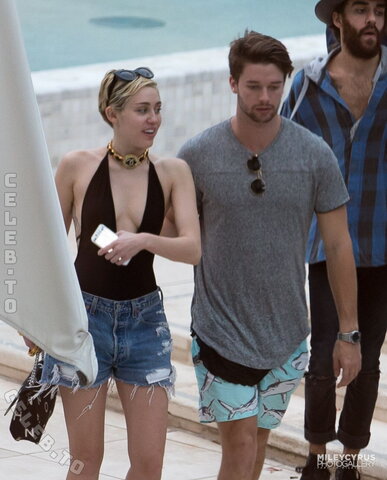 Miley Cyrus nude