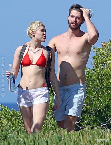Miley Cyrus nude photo 183