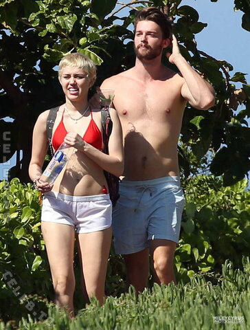 Miley Cyrus nude photo 186