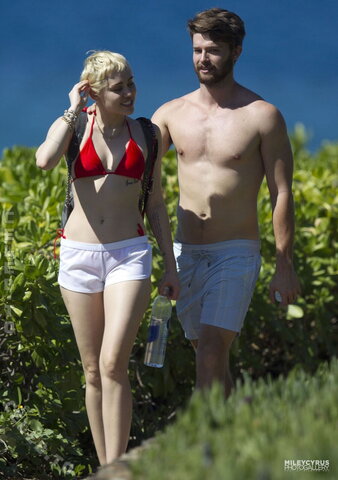 Miley Cyrus nude photo 190