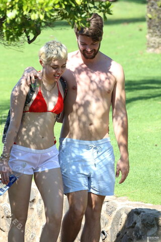 Miley Cyrus nude photo 196