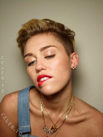 Miley Cyrus nude