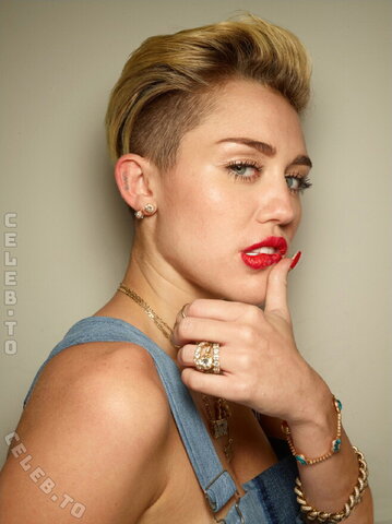 Miley Cyrus nude