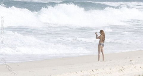 Miley Cyrus nude photo 326