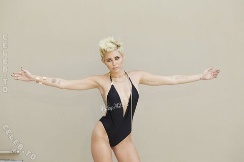 Miley Cyrus nude