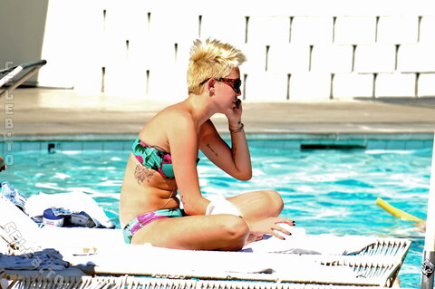Miley Cyrus nude