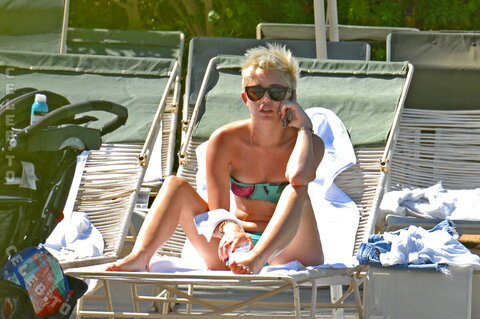 Miley Cyrus nude