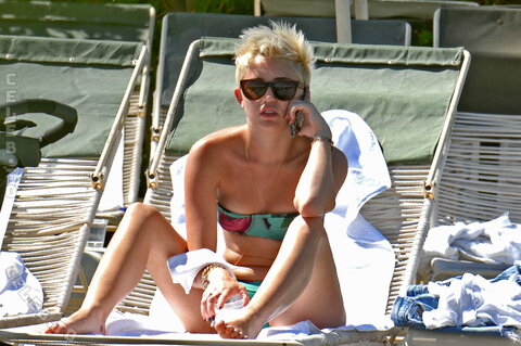 Miley Cyrus nude