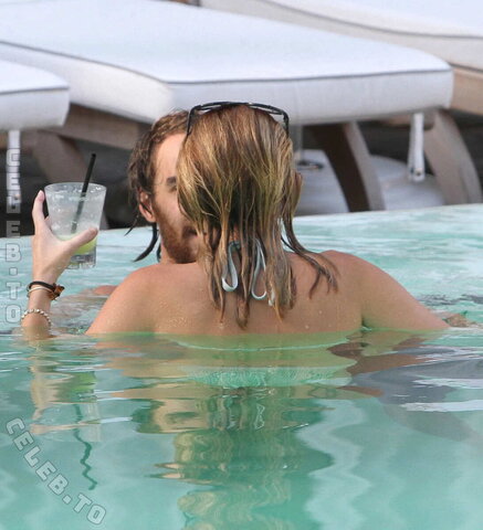 Miley Cyrus nude