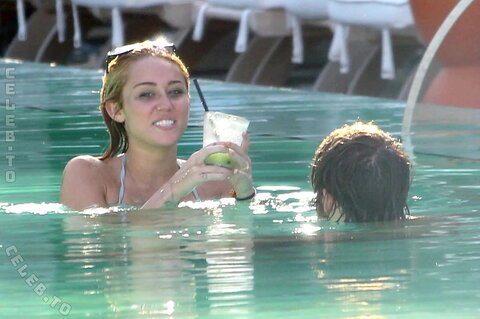 Miley Cyrus nude