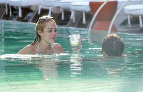 Miley Cyrus nude