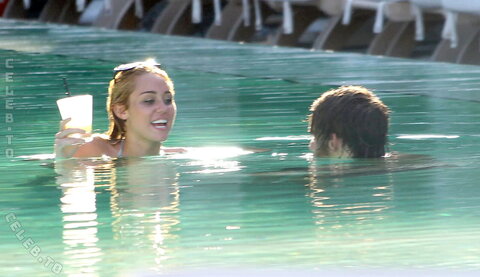 Miley Cyrus nude