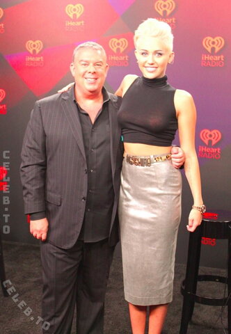 Miley Cyrus photo 1
