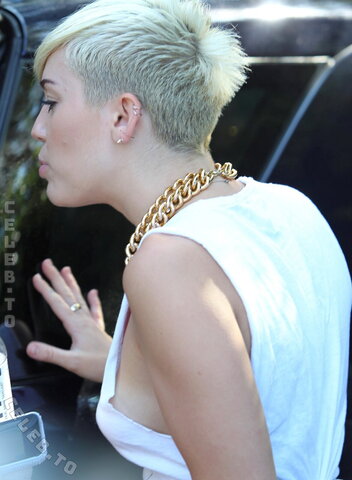 Miley Cyrus photo 5