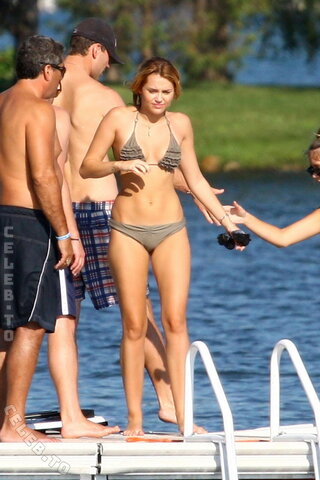 Miley Cyrus nude photo 103