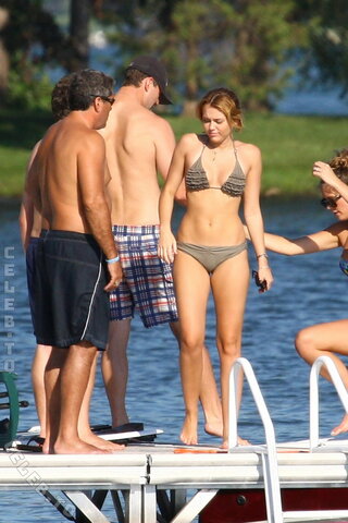 Miley Cyrus nude photo 102