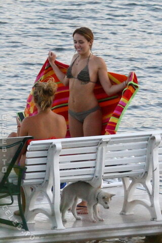Miley Cyrus nude photo 100